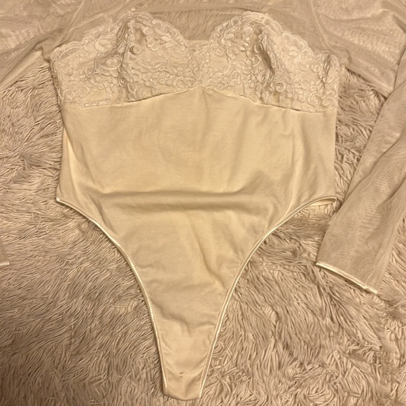 1960’s DeLaRose Cream Lace bodysuit - Picture 2 of 10